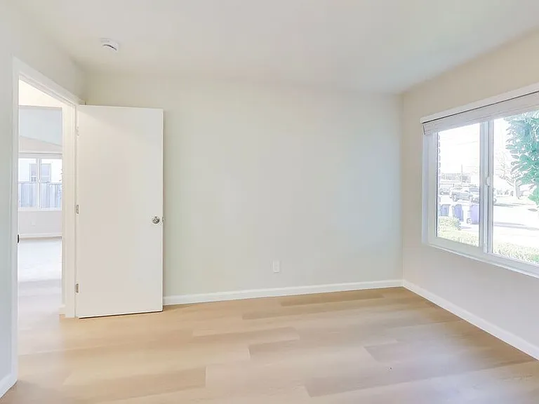 457 Ruth Ct — Photo 6