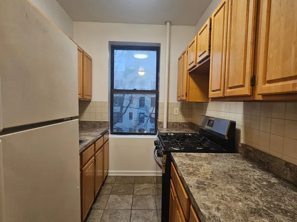 24-25 28th Street image 1 of 16