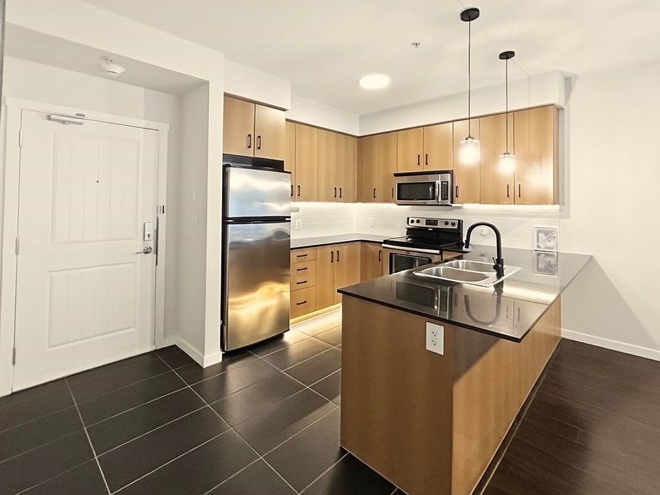 1st image of 22290 North Ave #303