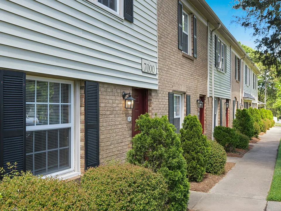 Inviting Garden Apartments & Townhome Community in a Convenient Location near Plaza Midwood