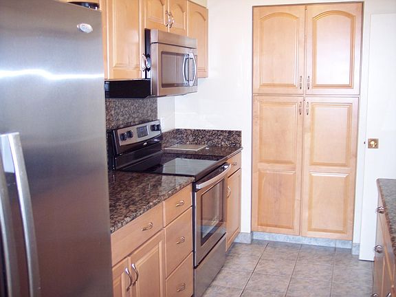 5th image of 4540 8th Ave Ne 1401 #98105