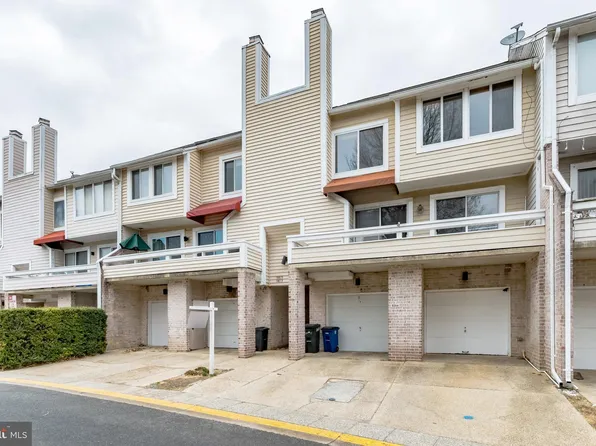 9809 Lake Shore Dr, Gaithersburg, MD 20886