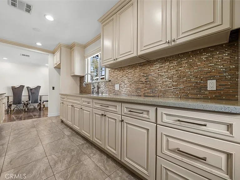 11252 Saticoy St — Photo 11