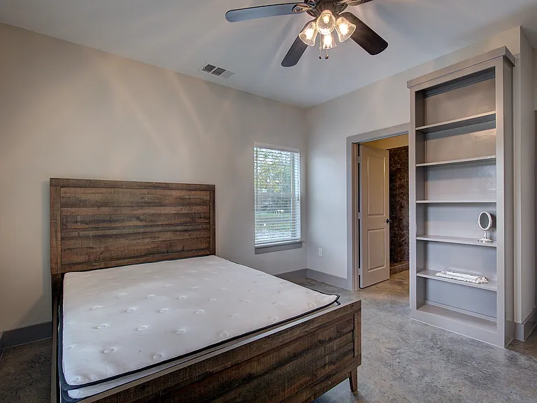 604 Maple St #2 — Photo 26