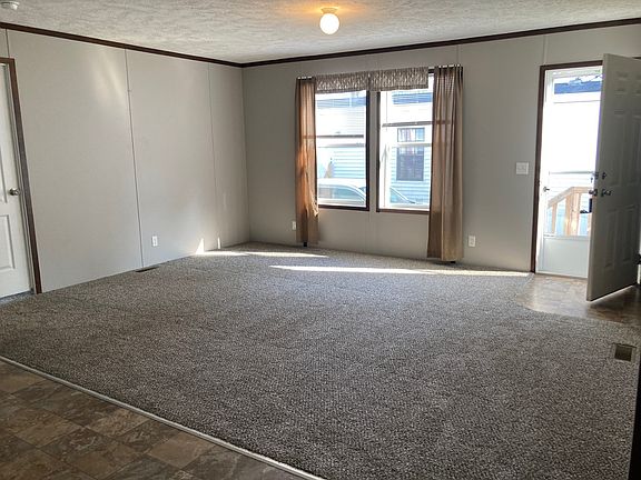 4th image of 48595 Pineview Dr