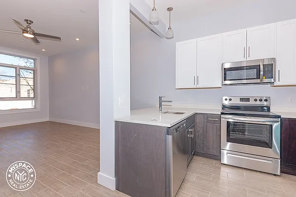 Rented by MySpaceNYC | media 26