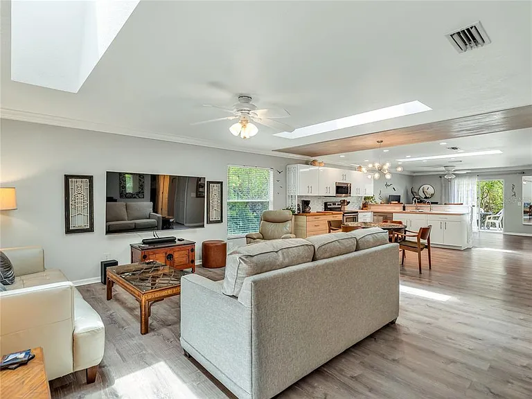 15509 Alsace Cir — Photo 10