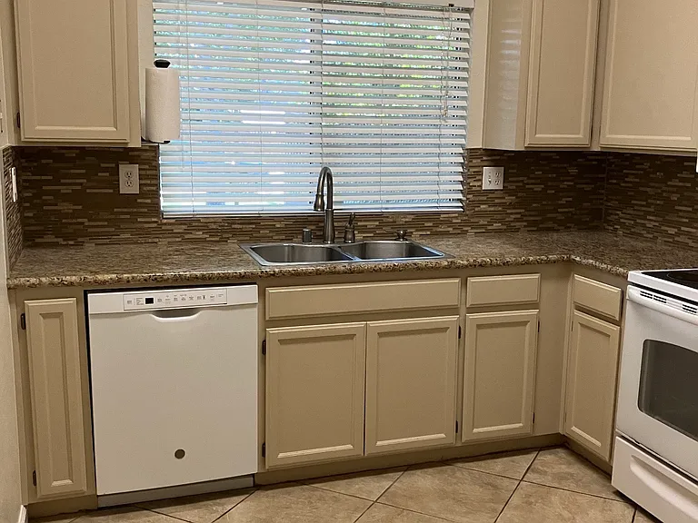 2063 Dorothy Ln — Photo 6