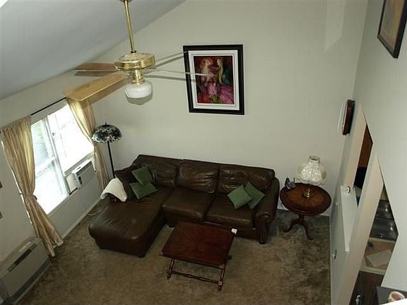 5th image of 40 Margaret Dr