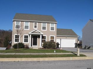 415 Azalea Dr, Windsor, PA 17366