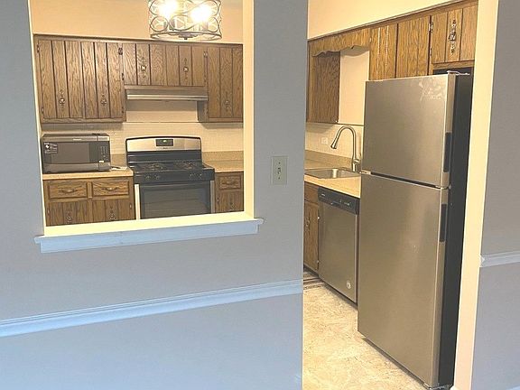 5th image of 7131 Hickory St APT 7