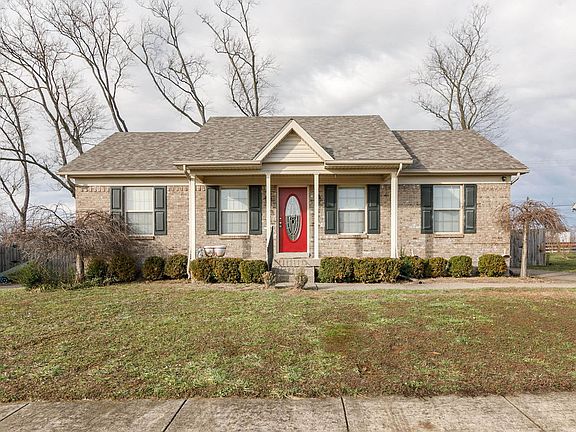 3rd image of 581 Birchwood Cir