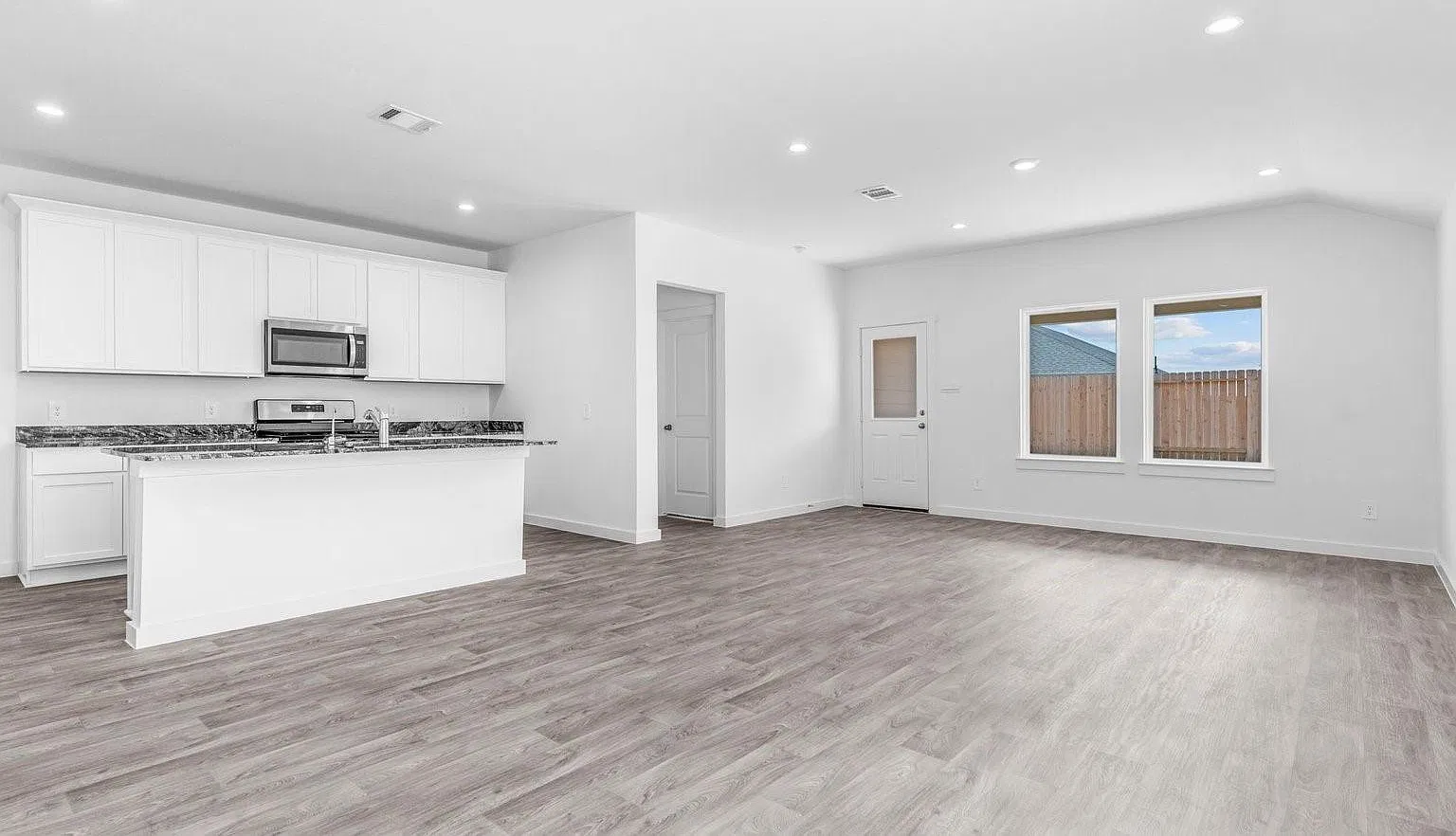 3 bed, 2.0 bath, $2,200 — Photo 3
