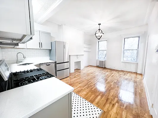 Rented by Compass | media 81