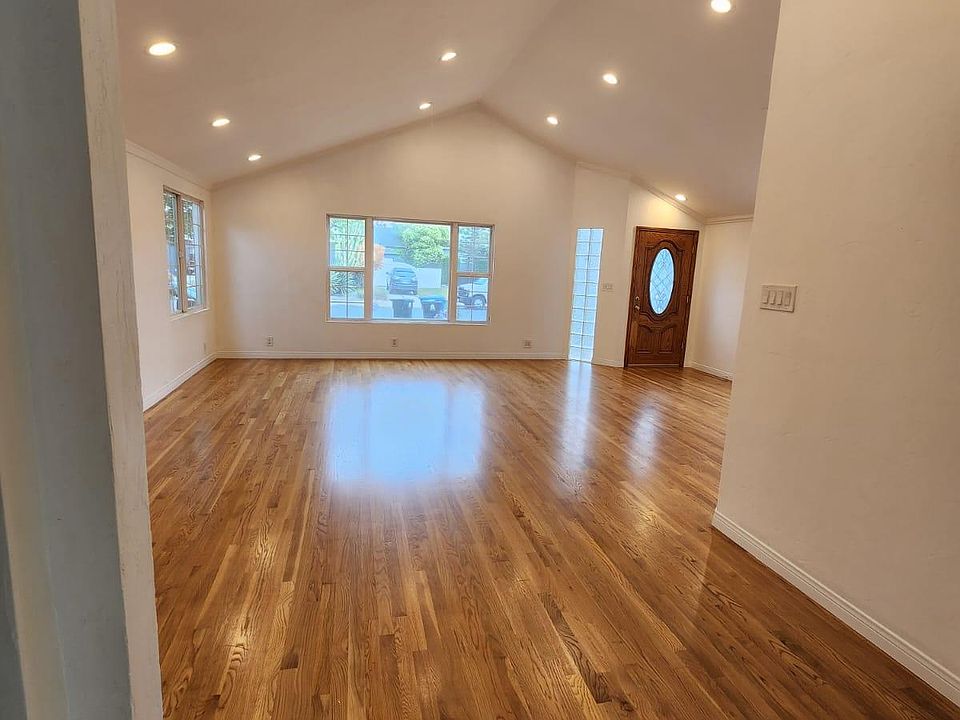 1st image of 8335 Winsford Ave