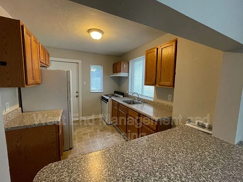 2 bed, 1.0 bath, $1,395 — Photo 3
