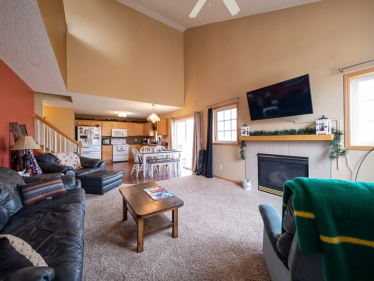 17570 Gillette Way — Photo 2