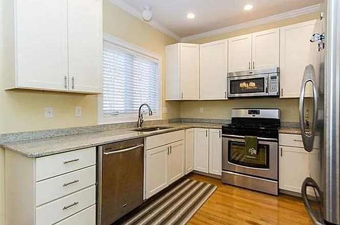 3 bed, 2.5 bath, 2083 sqft, $4,650 — Photo 4