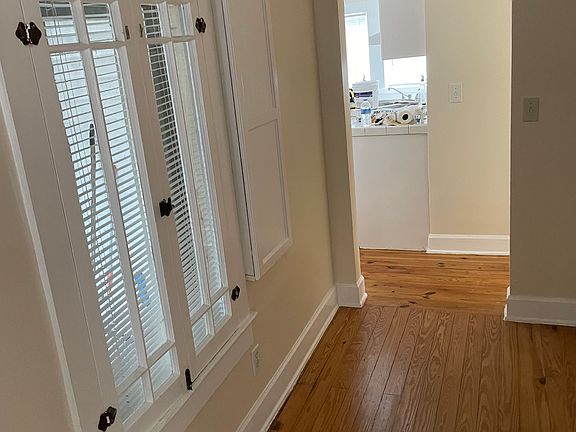 4th image of 203 S Holly Ave