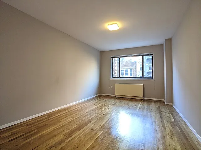 210 E 29th St #4A — Photo 2