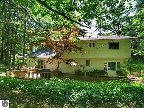 5th image of 2101 Birchwood Ct