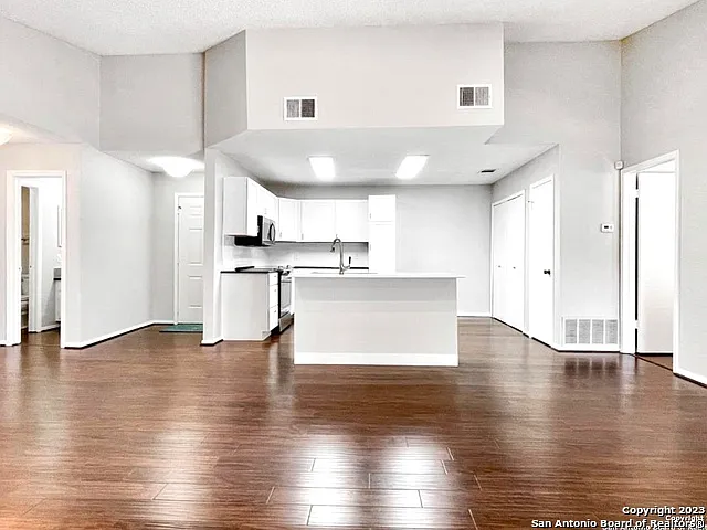 11520 Huebner Rd #108 — Photo 18