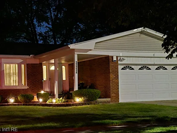 32234 Lancaster Dr, Warren, MI 48088