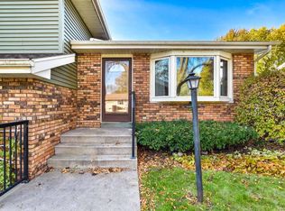 913 S Division St, Waunakee, WI 53597