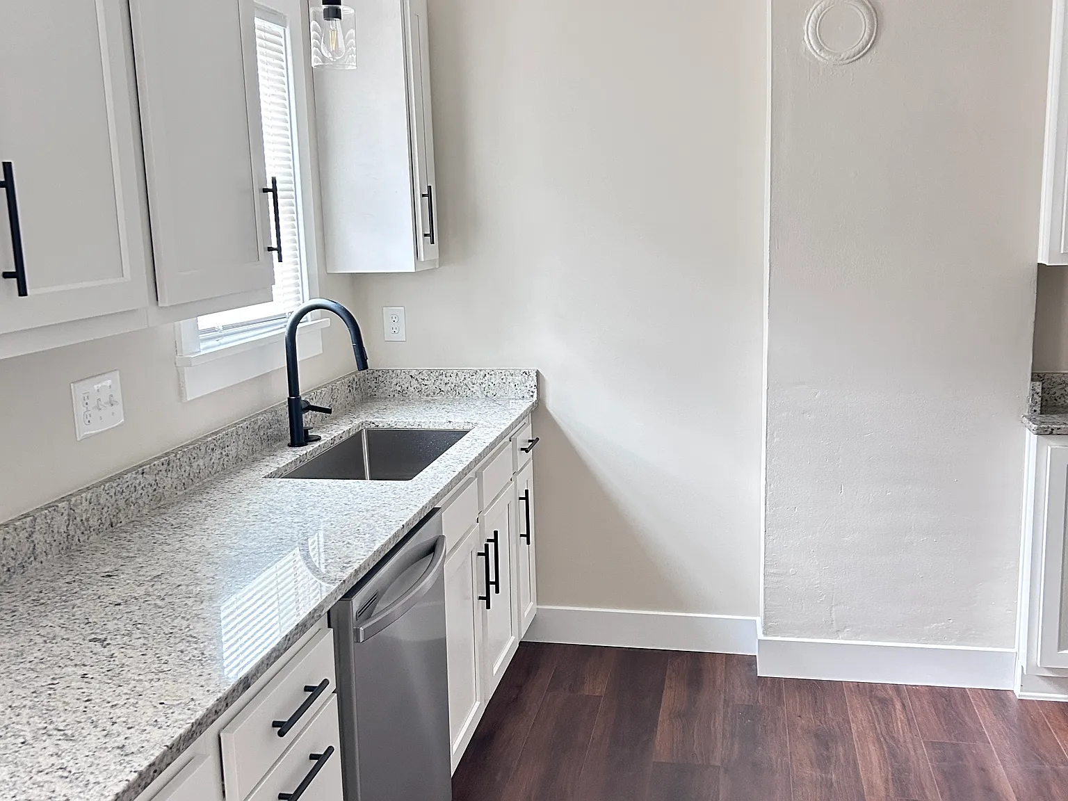 3 bed, 1120 sqft, $2,100 — Photo 2