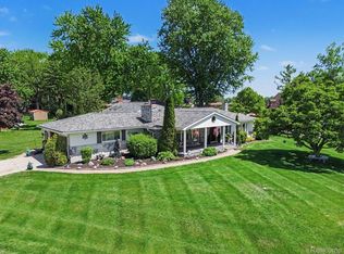 3124 Saint Jude Dr, Waterford, MI 48329