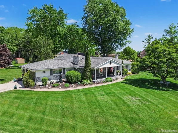 3124 Saint Jude Dr, Waterford, MI 48329