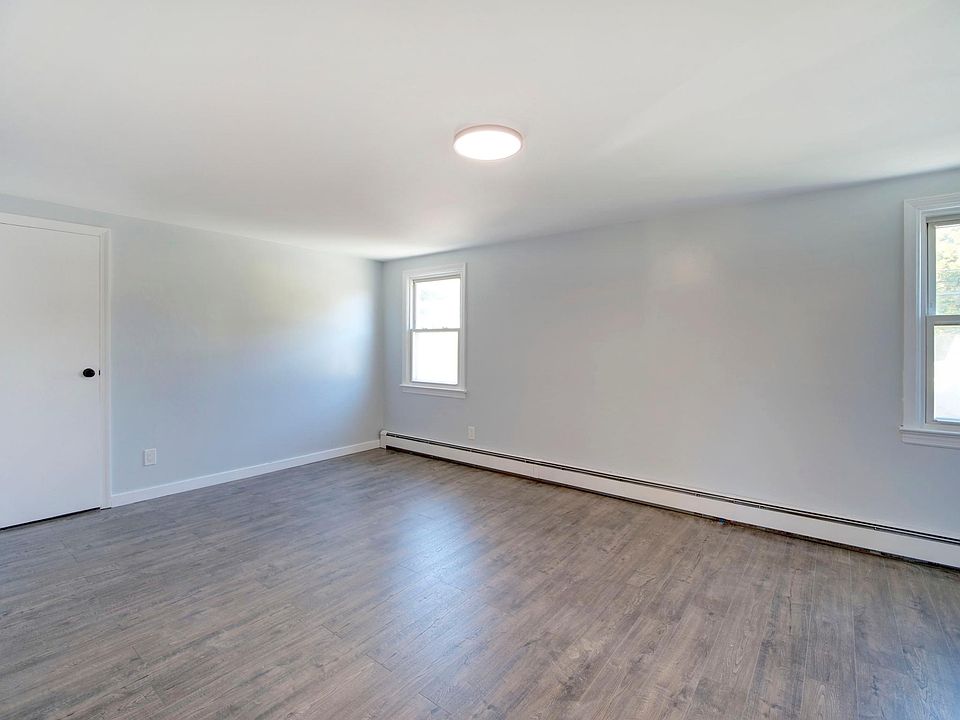 1st image of 470 Farnham Ave Floor 2