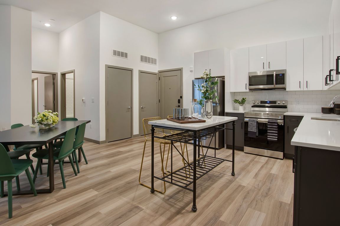 From wood plank floors to 9' ceilings, our interiors are refreshing, relaxing, and ready to welcome you home.