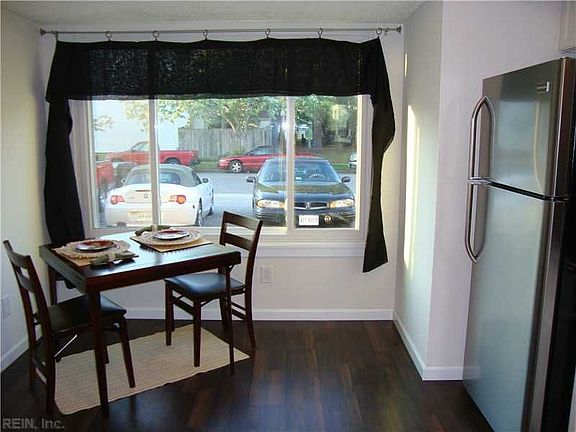 4th image of 5249 Johnstown Ln