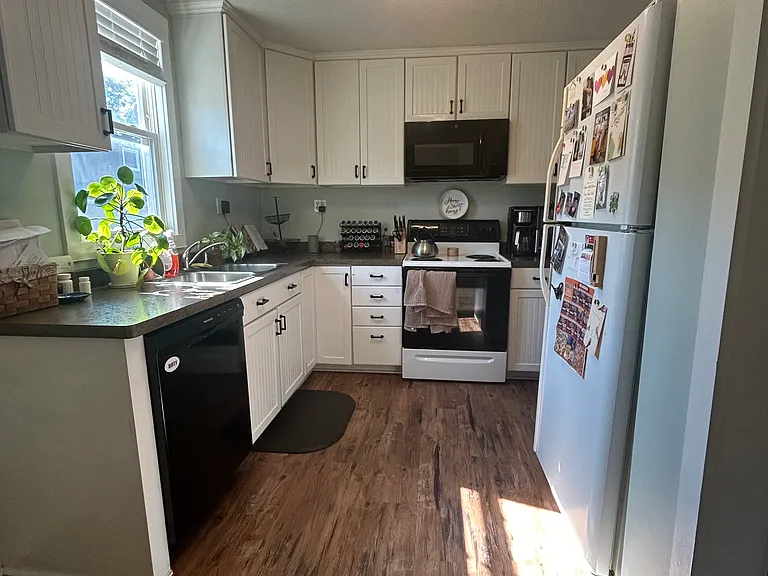 228 W Maple Ave E — Photo 4
