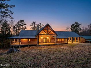 672 Falls Rd, Monterey, TN 38574