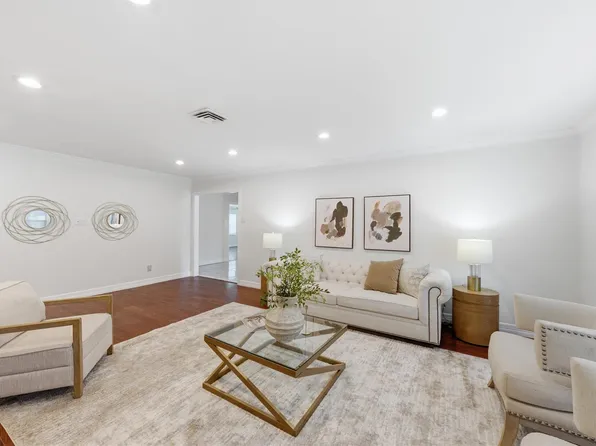 211 Faust Ln, Houston, TX 77024