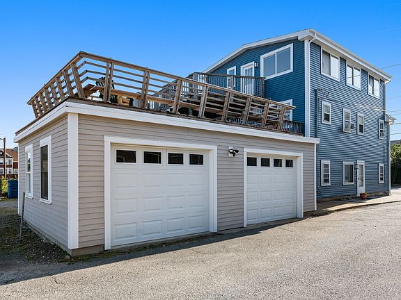 2nd image of 585 Shirley St #11336322