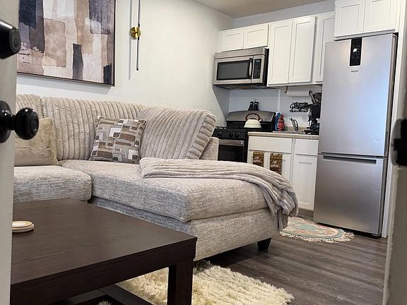 3rd image of 808 Derwyn Rd