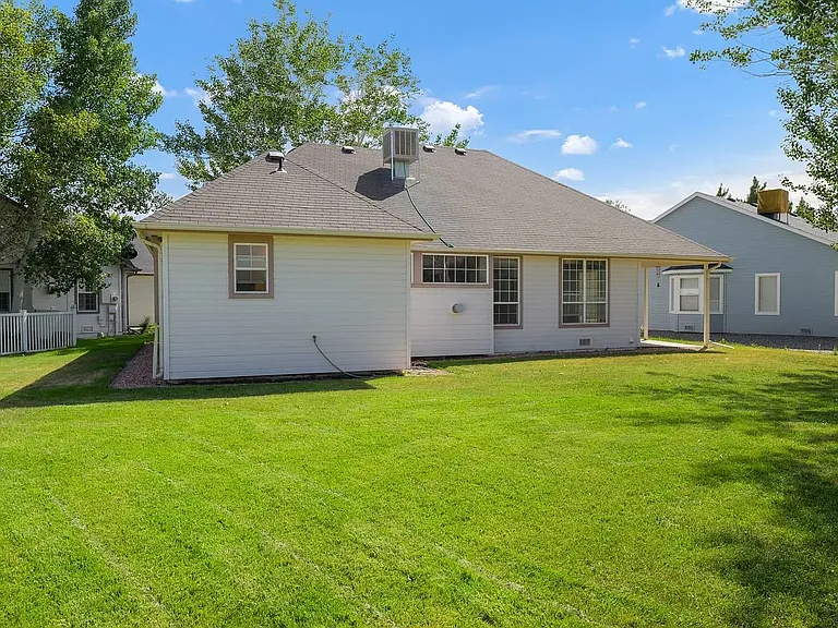 712 E Harbor Cir — Photo 22