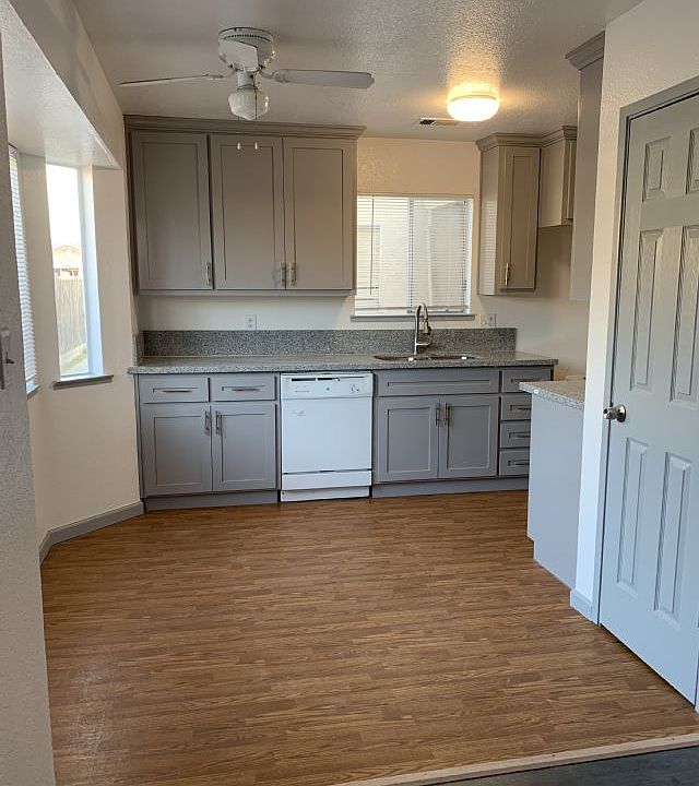 2nd image of 435 Ripona Ave #B