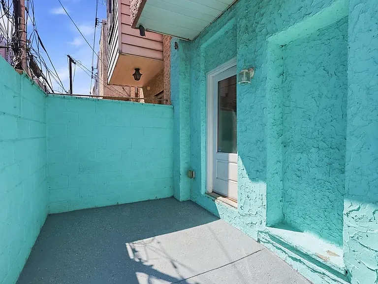 308 Roseberry St — Photo 18