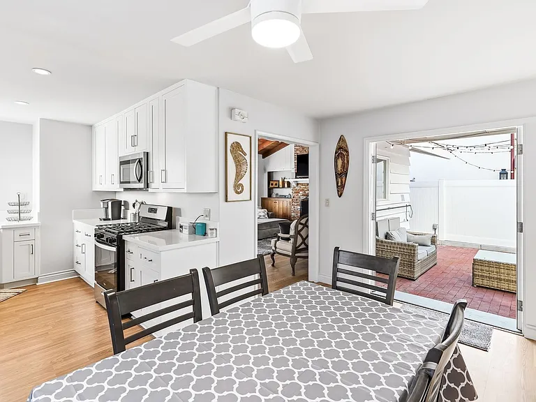 2104 E Ocean Blvd — Photo 10