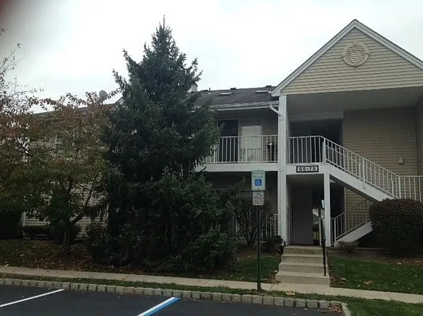 65 Amberly Ct #161, Franklin Park, NJ 08823