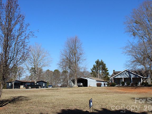 4th image of 1943 Big Island Rd