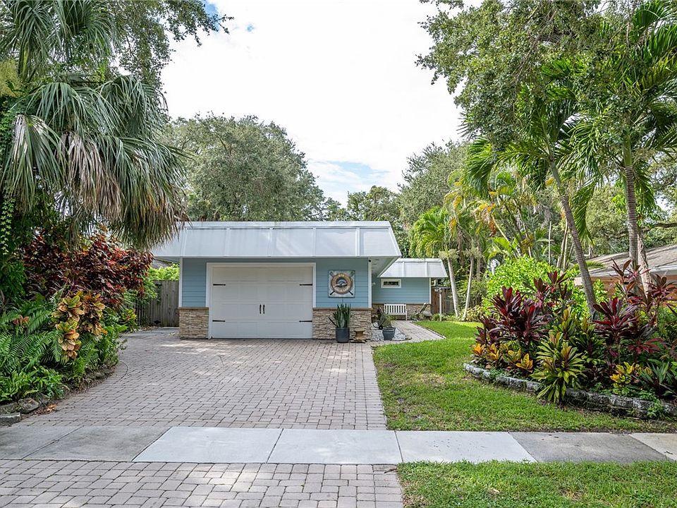 1st image of 626 Dahlia Ln