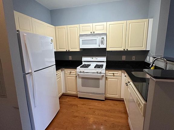 4th image of 1645 International Dr Unit 125