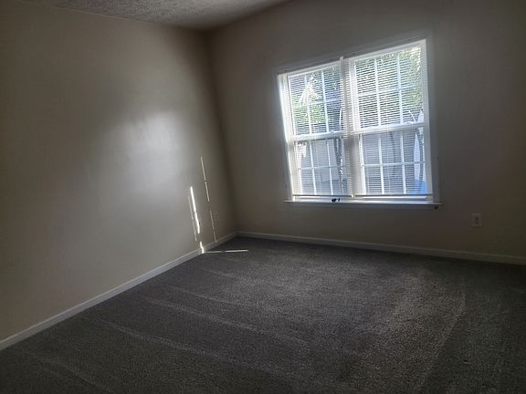 5th image of 5403 Robinson Ln