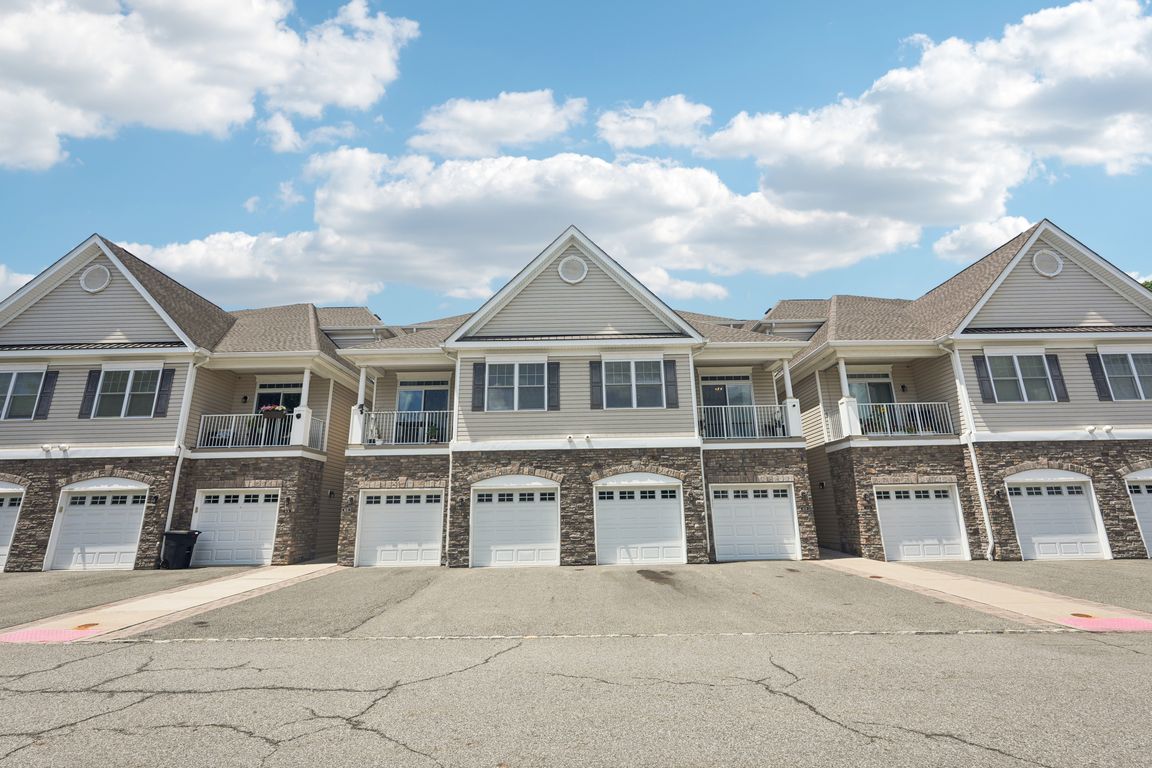 - 28 Elston Ct-S1607-001.jpg