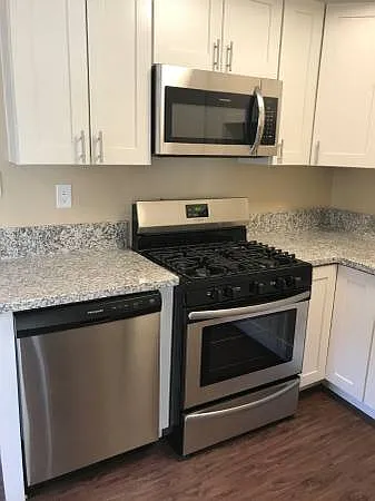 Elmwood Apartments — Photo 17